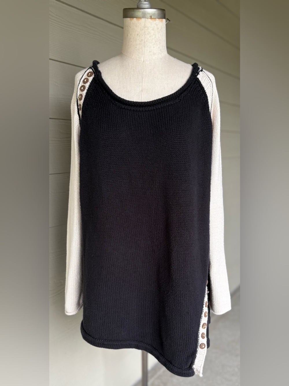 Women’s Pure Knit Handknit Sweater Black And Cream Size M/L Button Accents